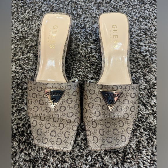 New Guess Logo Block Heel Mule Sandals  Women's Size 7 - Picture 6 of 6
